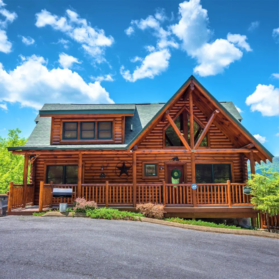 Knockin' On Heaven's Door - 5 Br cabin by RedAwning