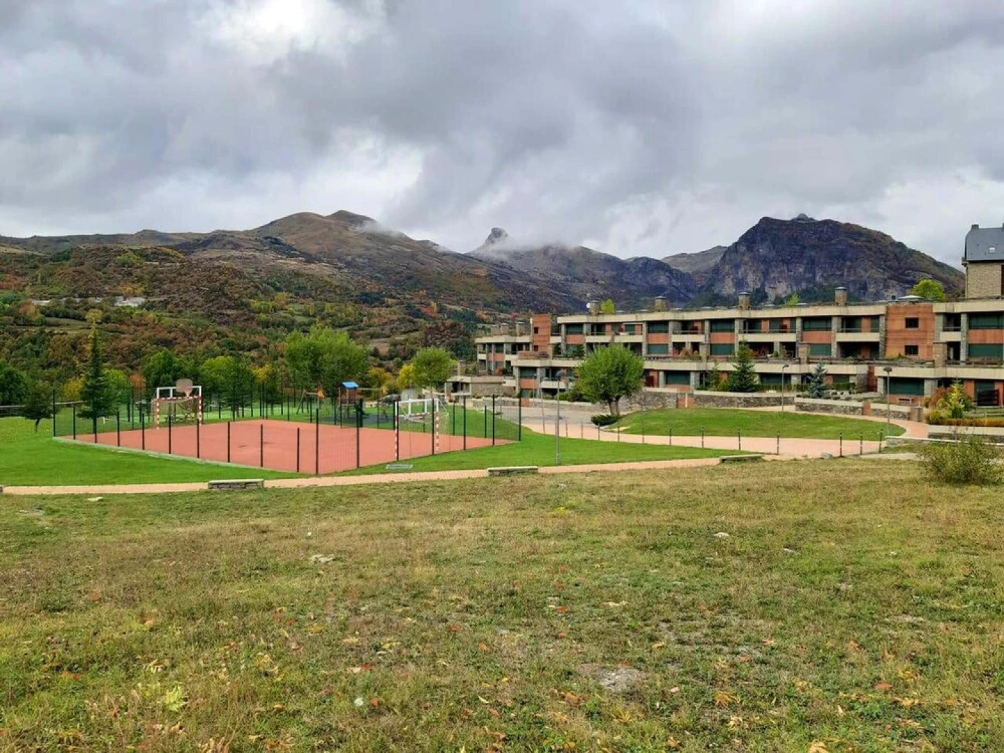 Apartment With 3 Bedrooms in Panticosa, With Wonderful Mountain View, Shared Pool, Enclosed Garden Near the Slopes