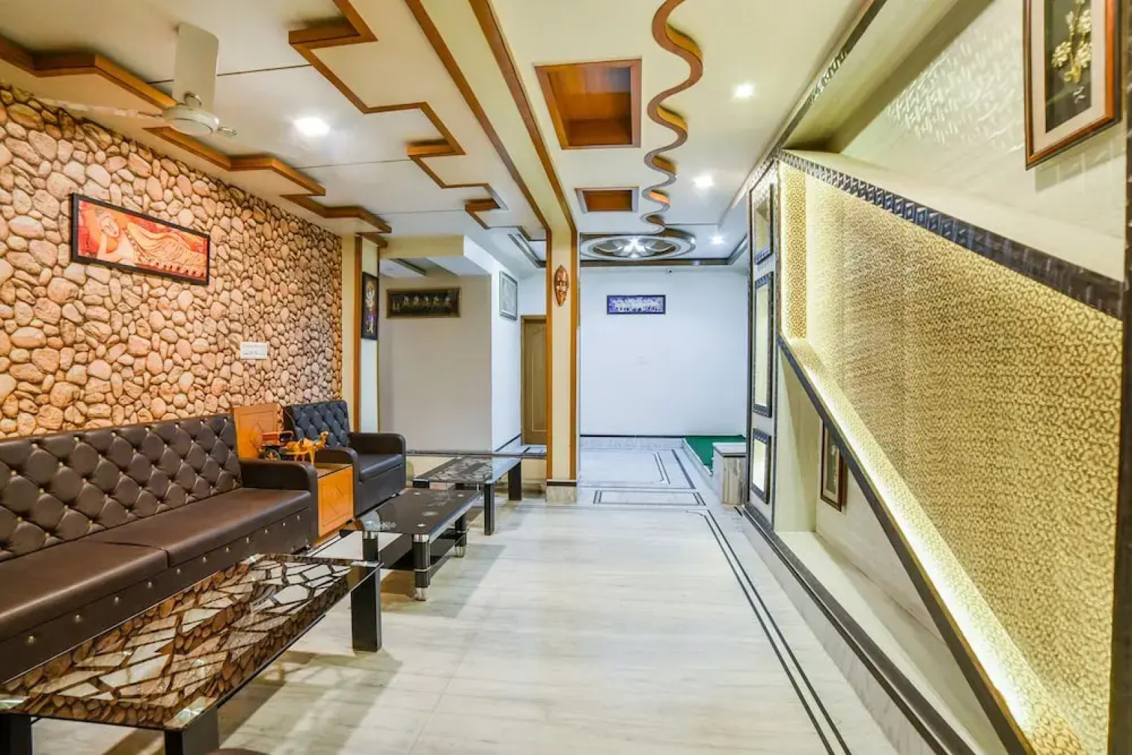 OYO 1942 Hotel Bharat Palace