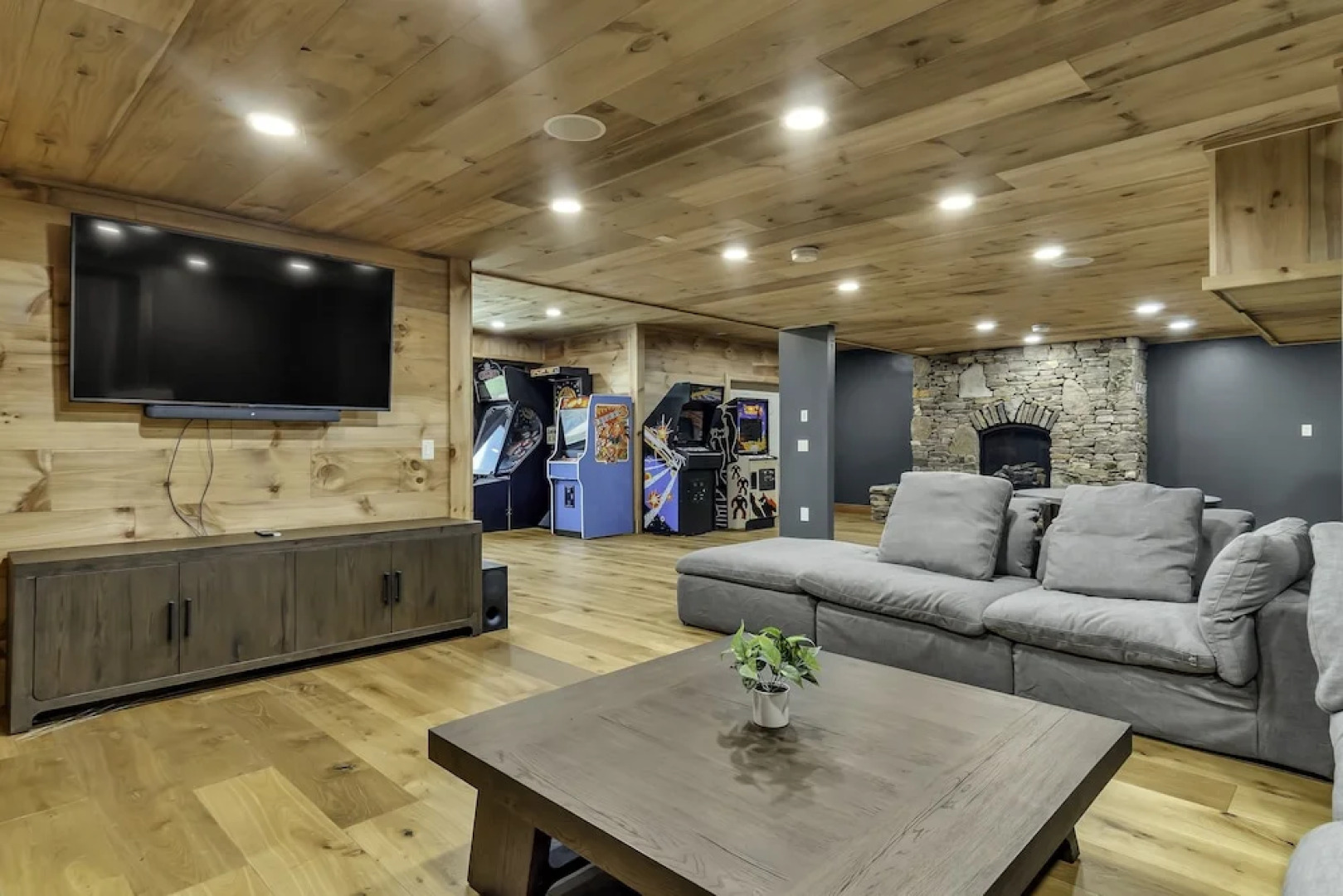 Tuckers Cove 7 Bedroom Home by RedAwning