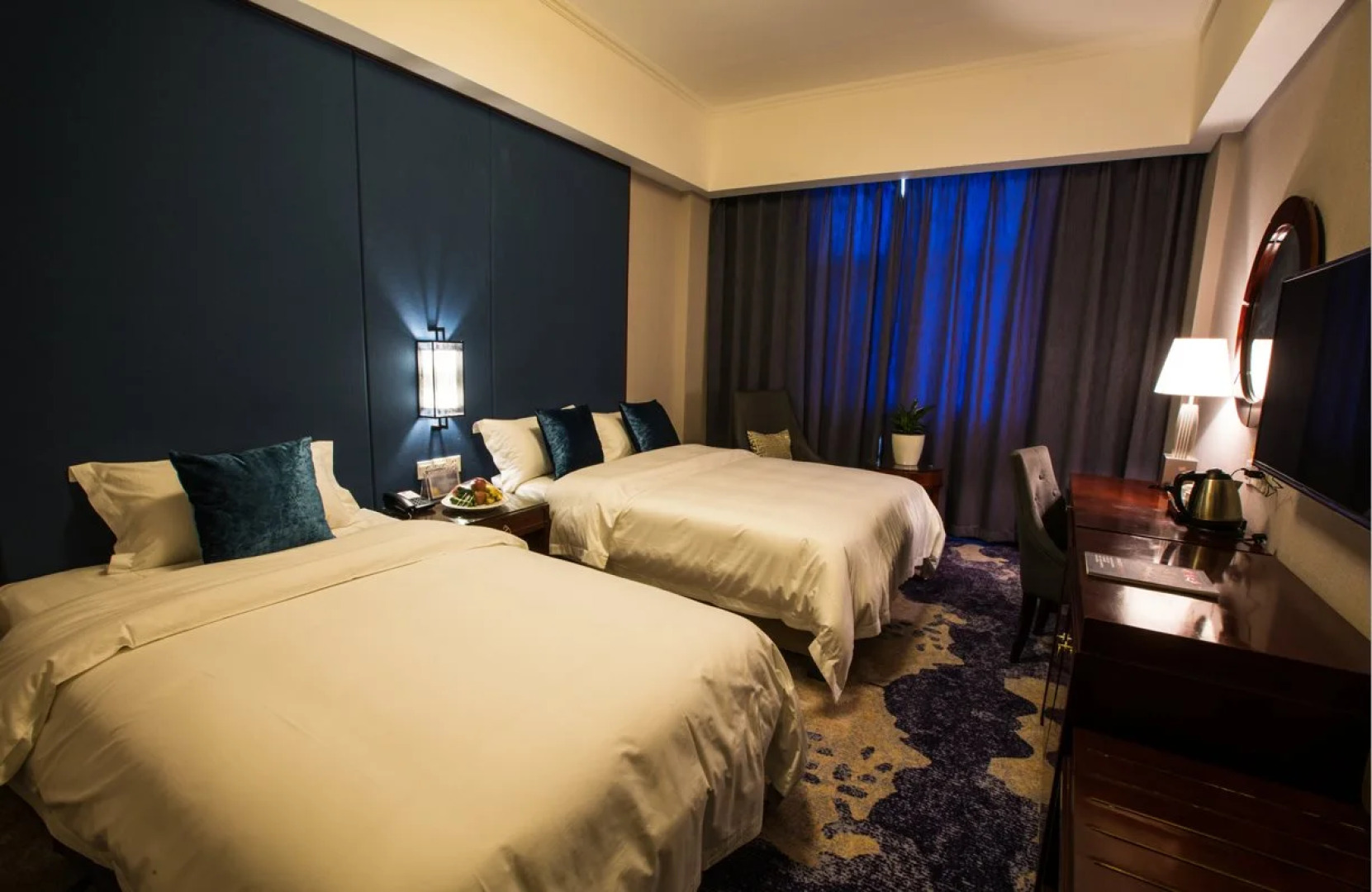 Jiyuan Garden Holiday Inn Hotel