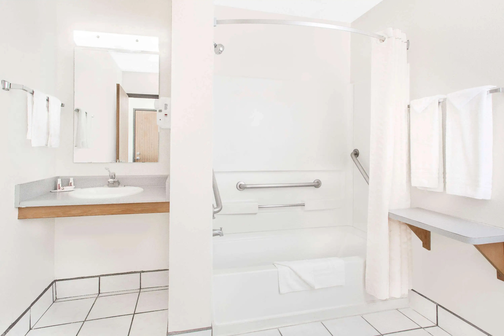 Super 8 by Wyndham Bloomfield