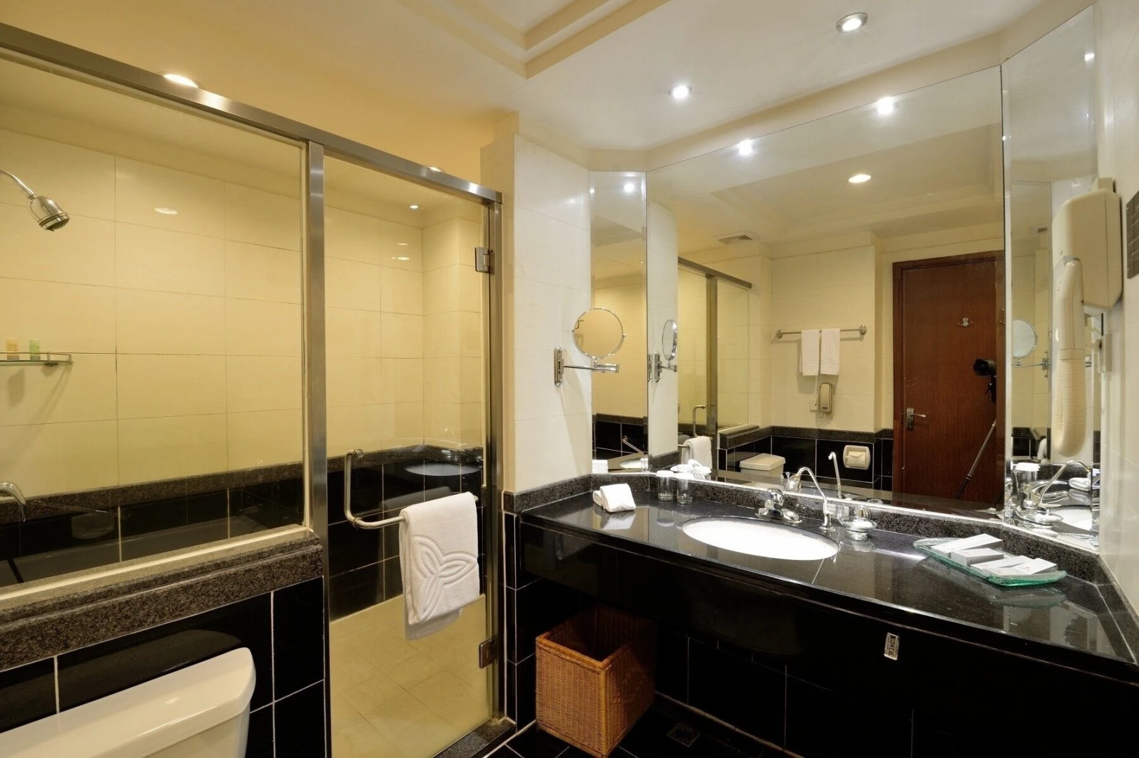 Gladden Hotel Shilong