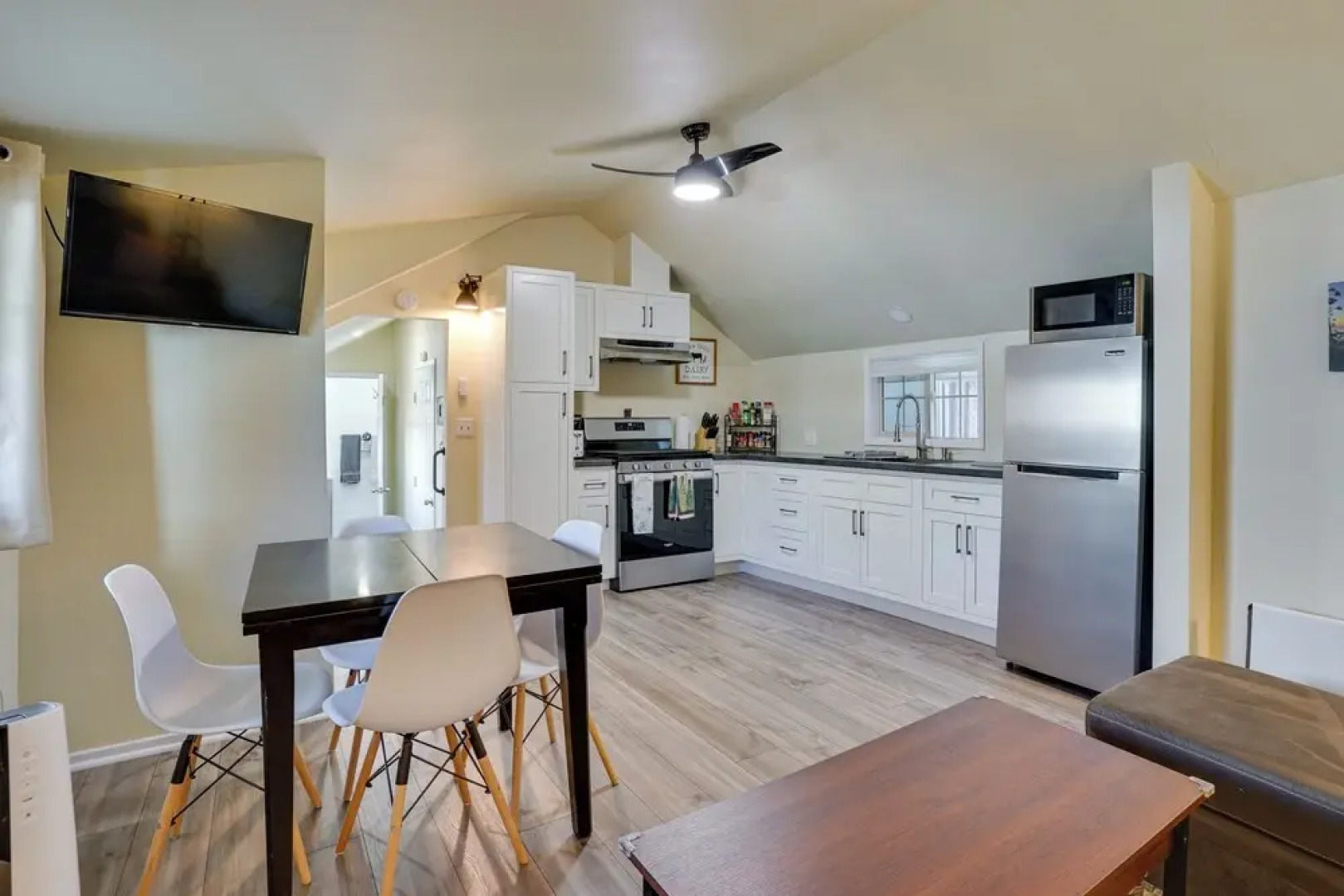 Avalon Cottage < Half-mi to Beaches & Crescent Ave