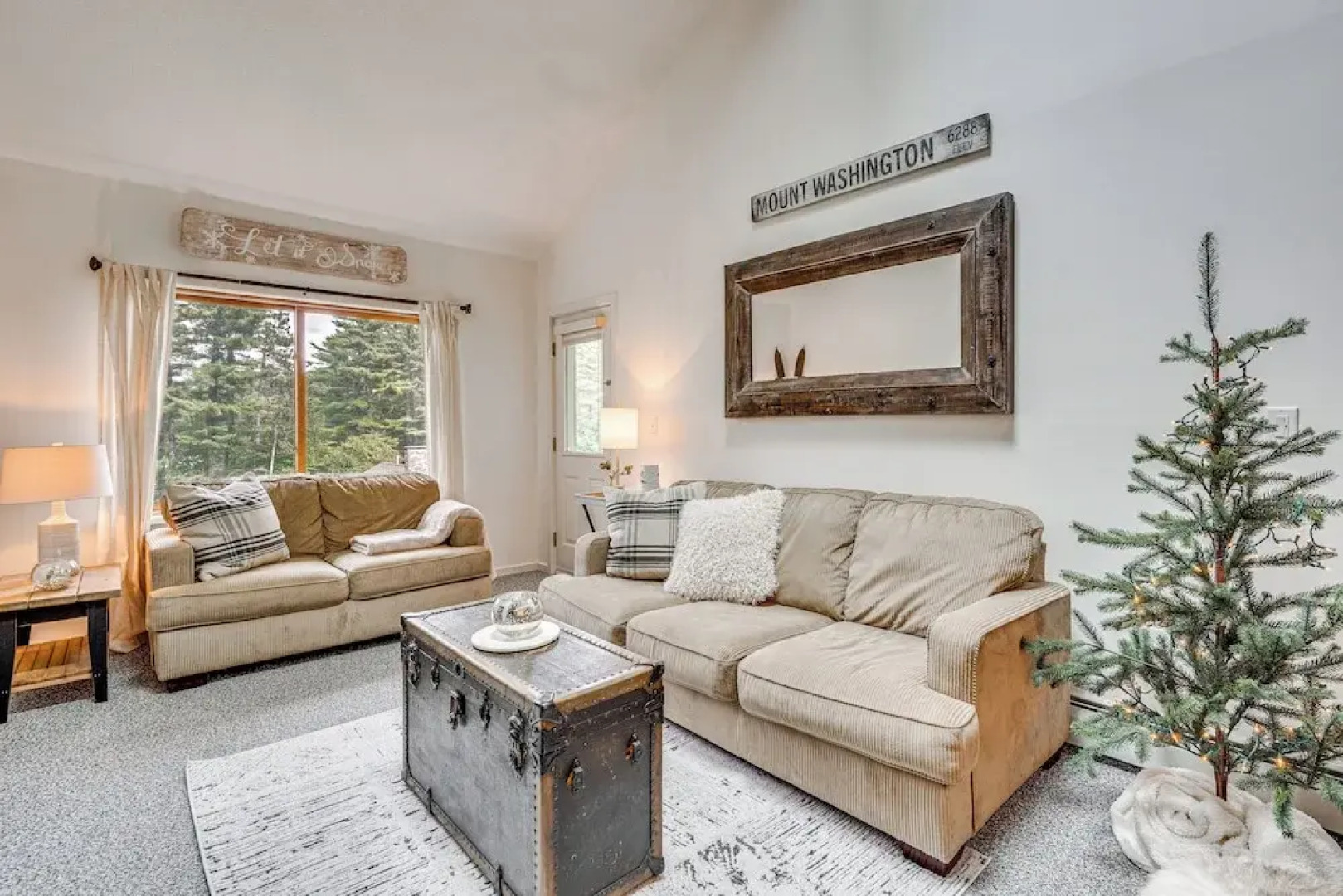 Bartlett Condo: 1 Mi to Attitash Mountain Resort!