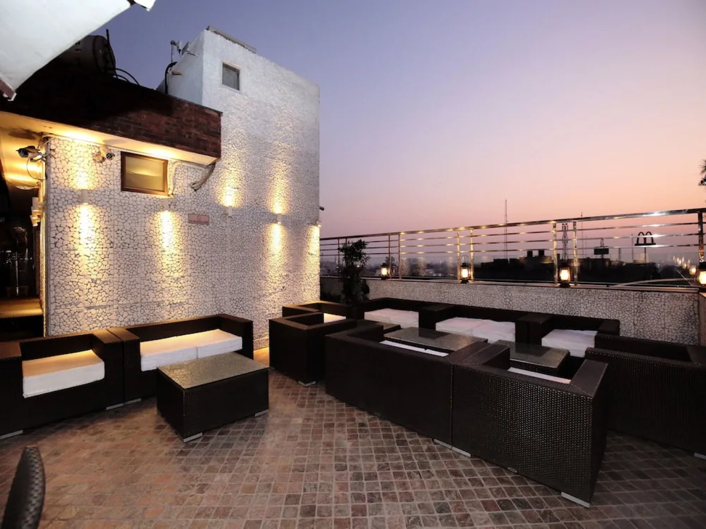 OYO 4391 Hotel Iconic