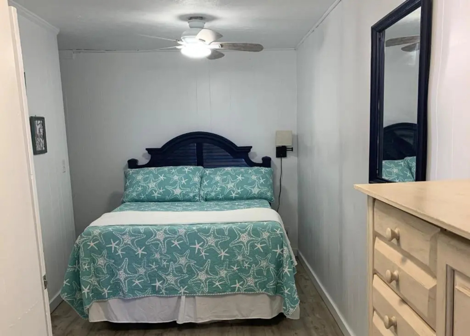 Key Lime Cottage - 1930's Cottage Steps from the Sand