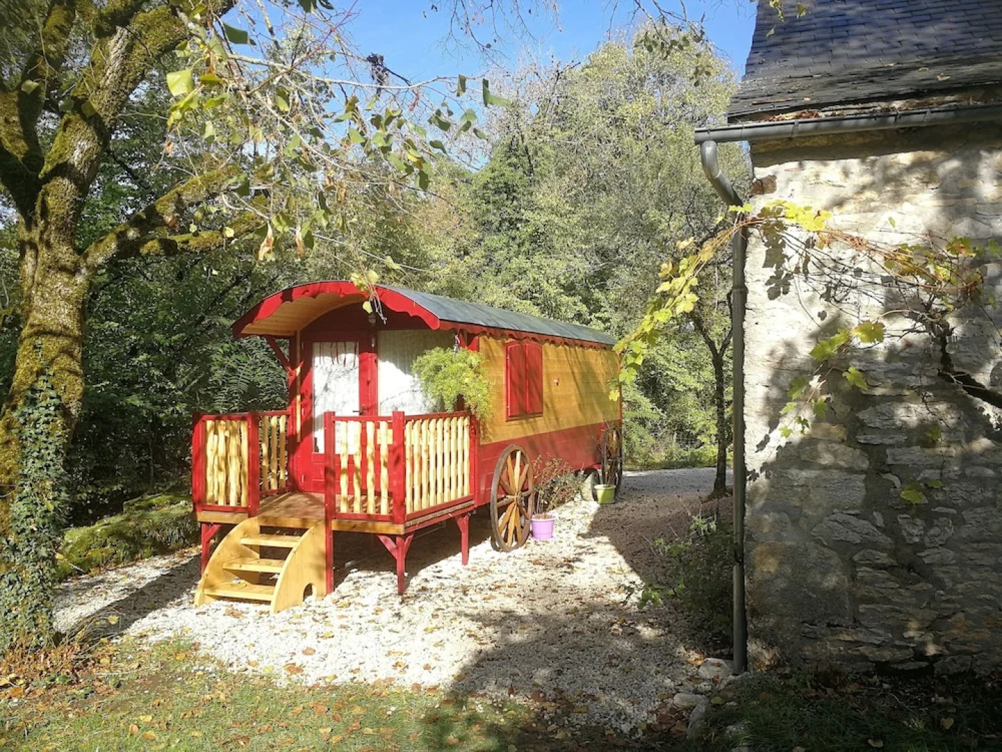 La chaumière et sa Roulotte