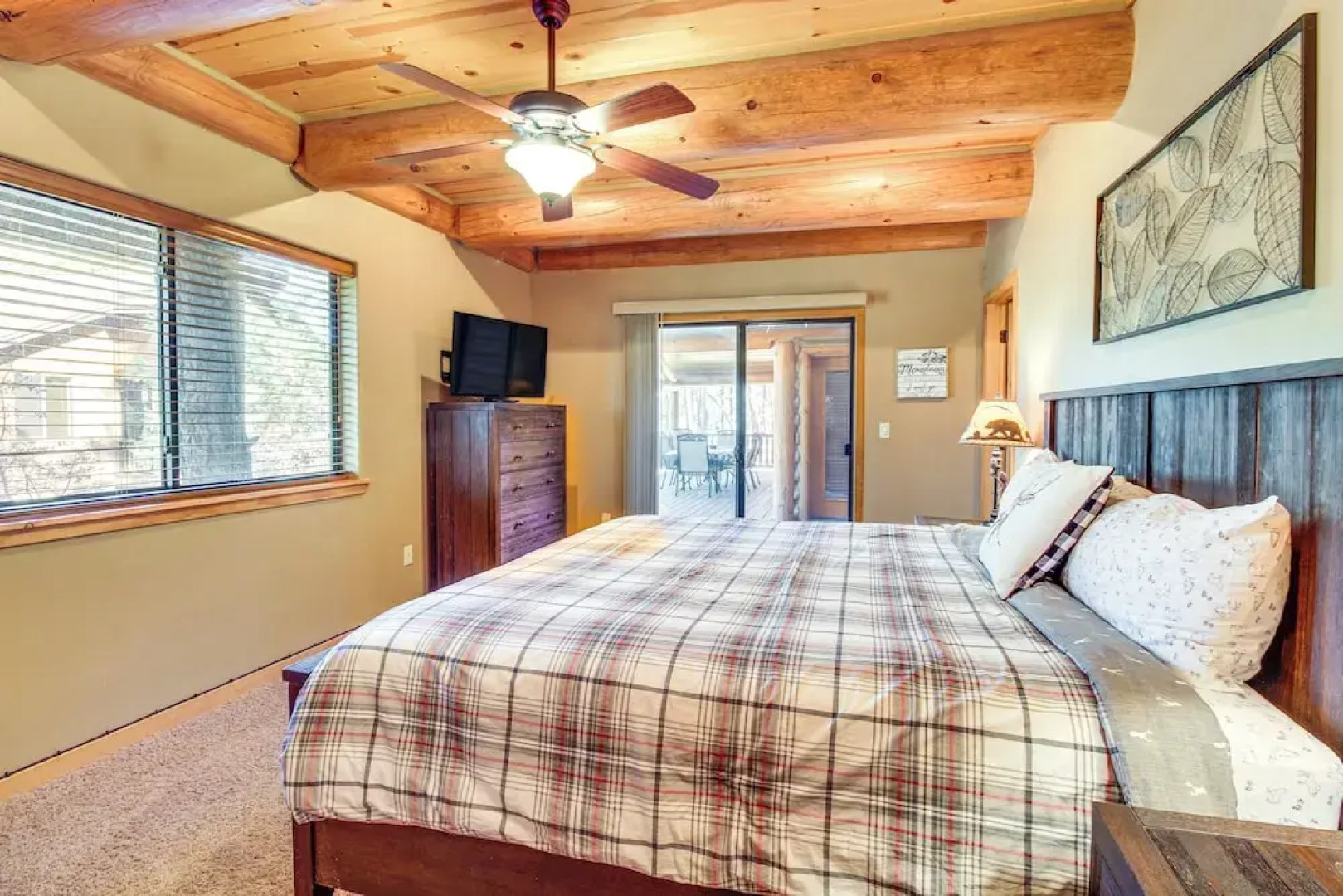 Fire Pit: Cozy Winter Cabin, 45 Mi to Sunrise Park