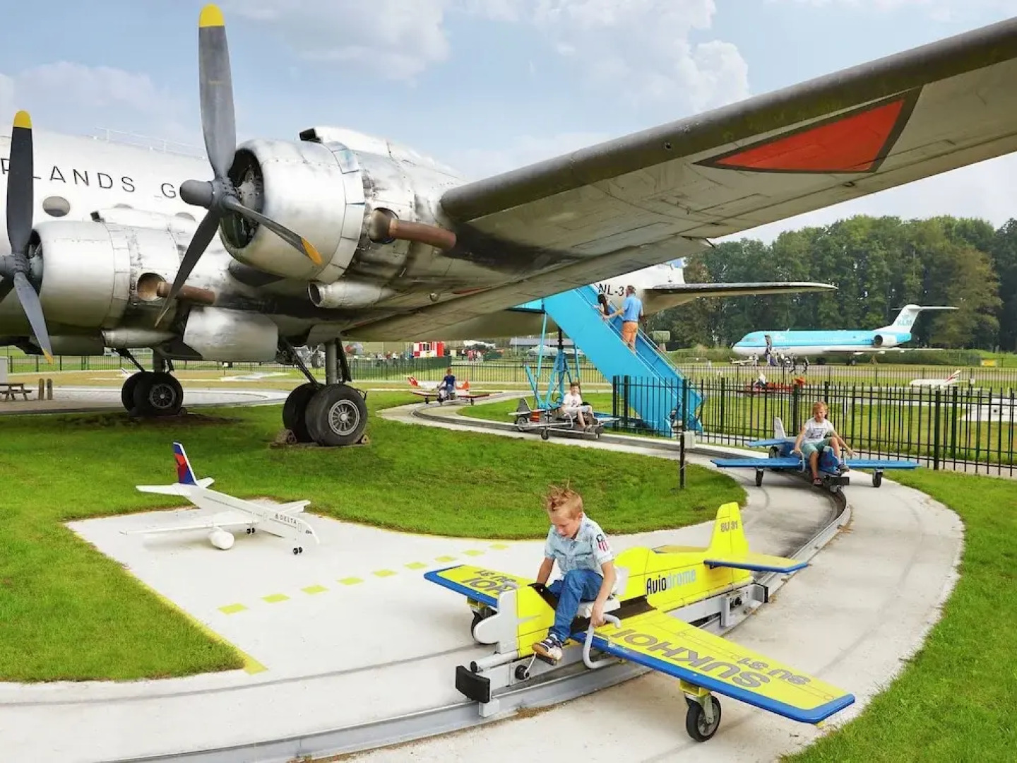 Cosy on ground level home, wifi, central location, many children's equipment