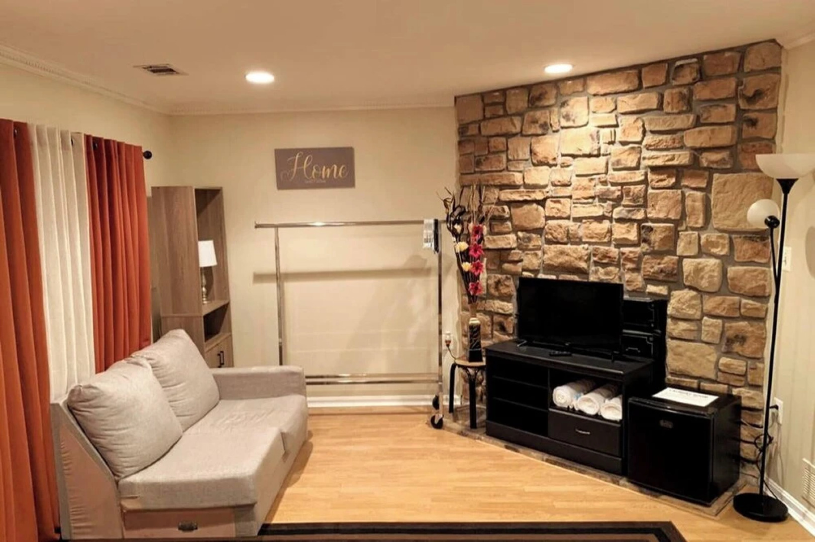 Room in House - The Master Haven Cozy Private Room