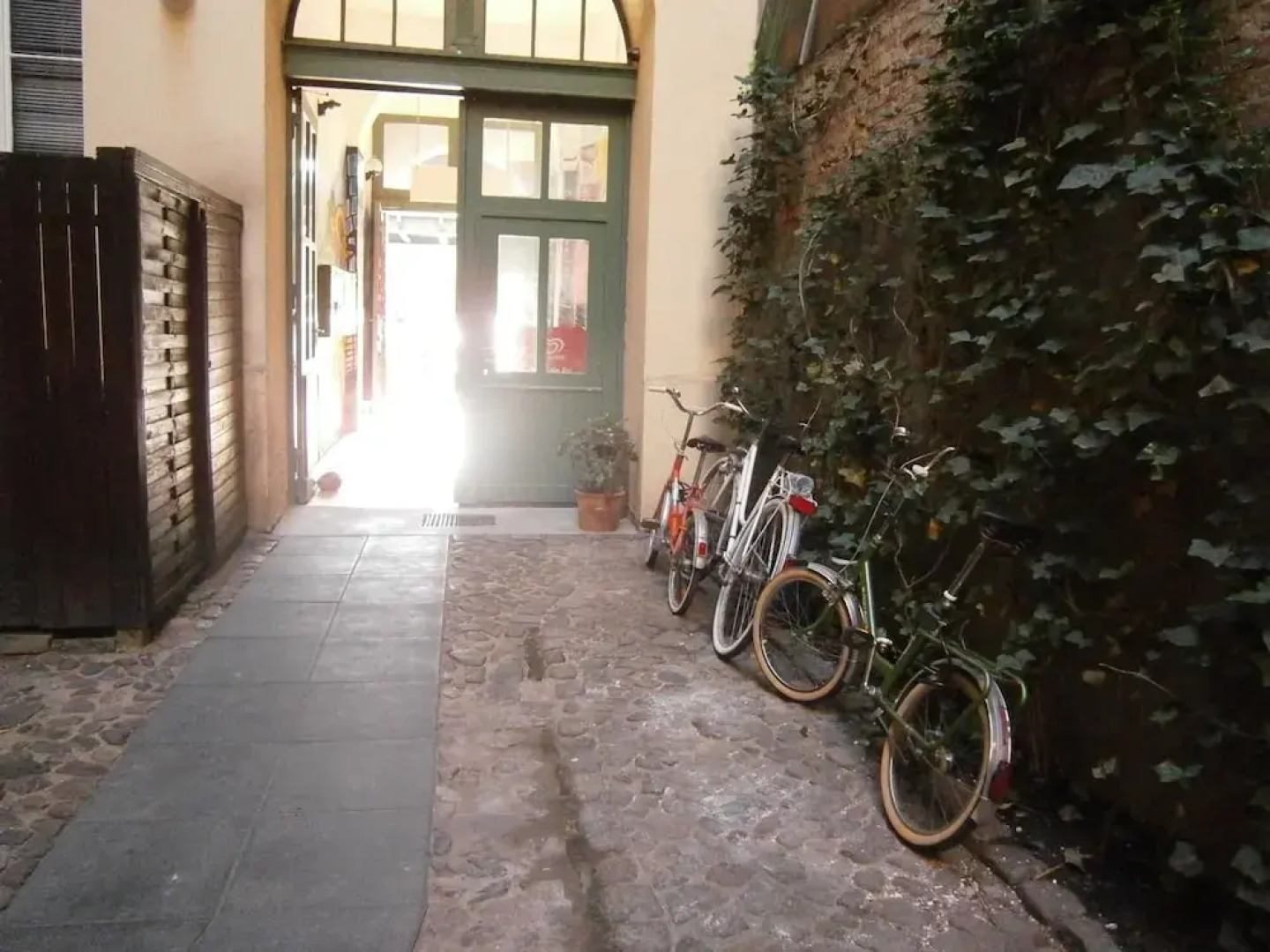 Alcatraz Backpacker Hostel