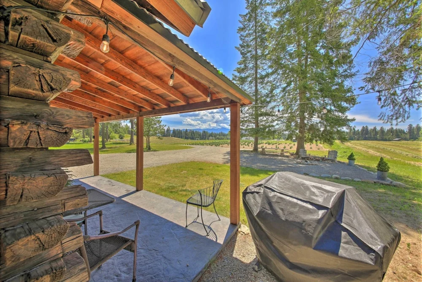 Serene Kootenai Cabin - 3 Mi to Dtwn & River!