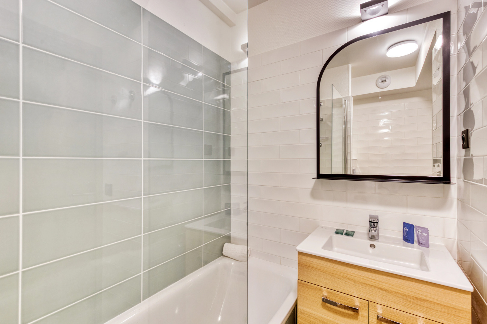 Appart'City Confort Paris Clichy Mairie