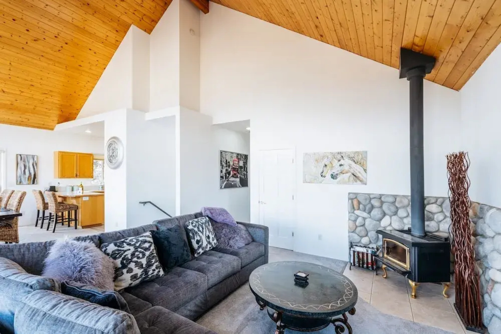 Tailwinds Farm, Secluded On The River, Amazing Views 4 Bedroom Home by Redawning