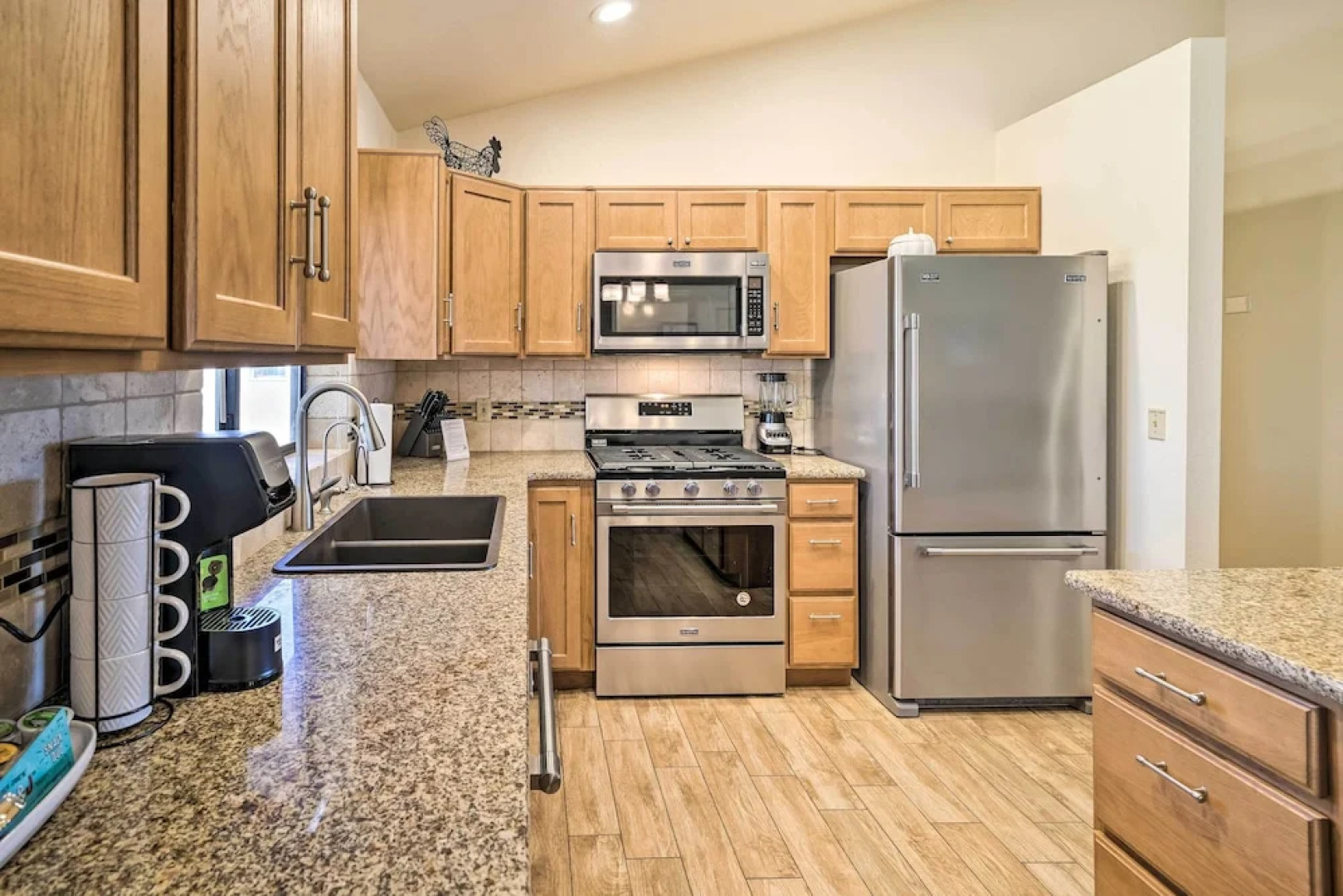 Game Room + Mtn Views: Lake Havasu Escape!