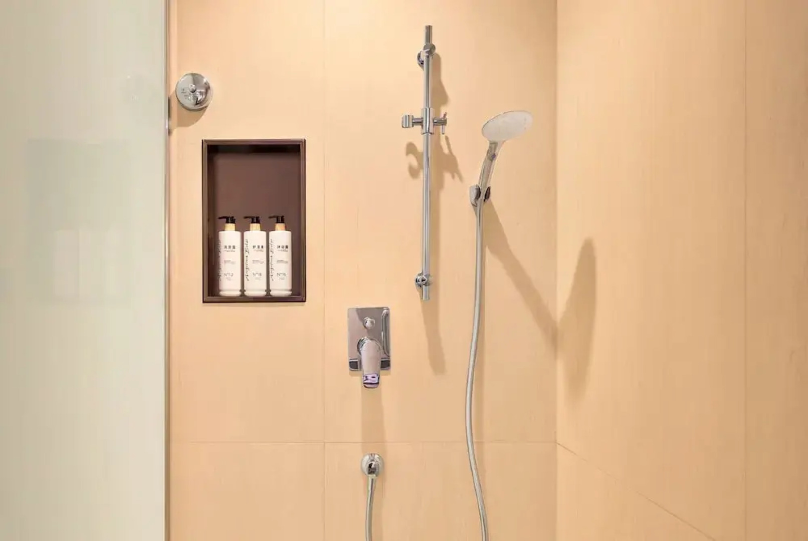 Howard Johnson Hot Springs Plaza Yinghuashan