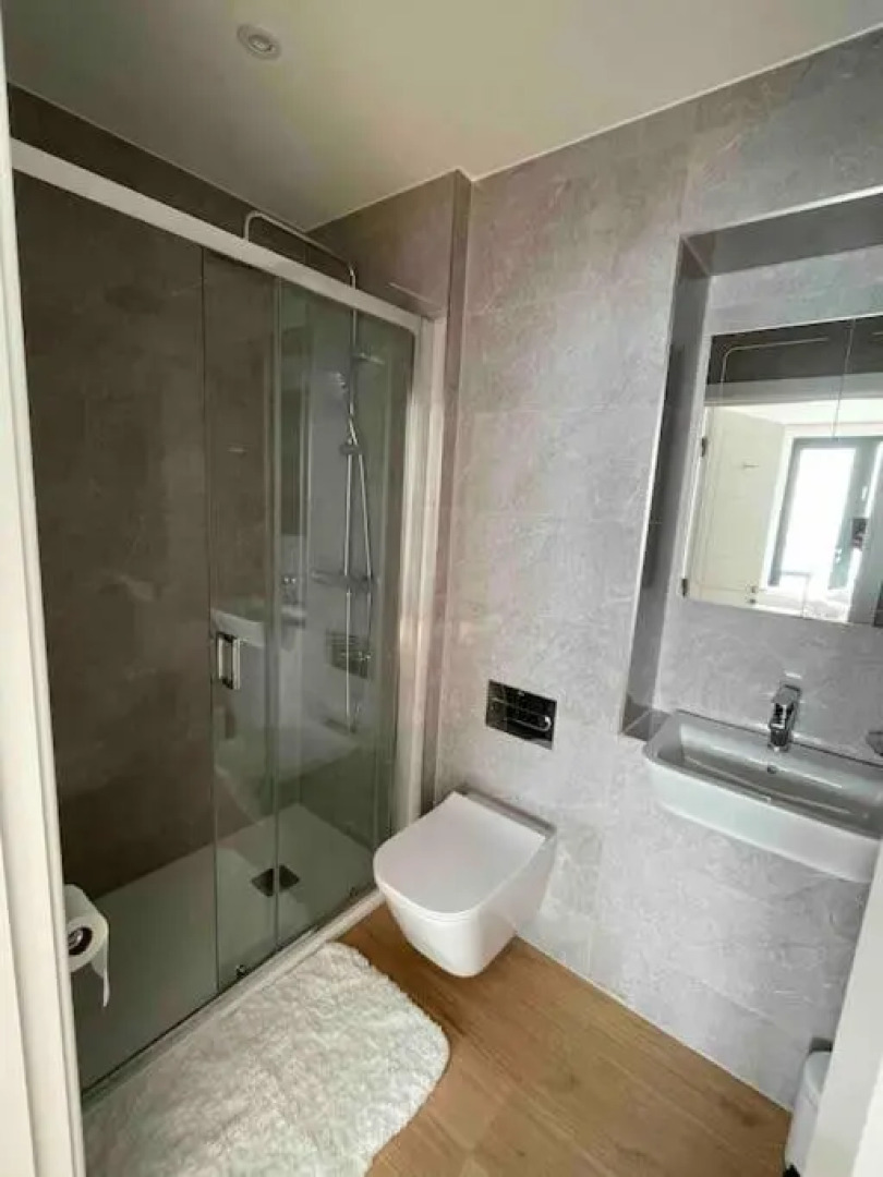 Gorgeous 2 Bed Apartment with Stunning Sea Views with Free Parking and Fast Internet