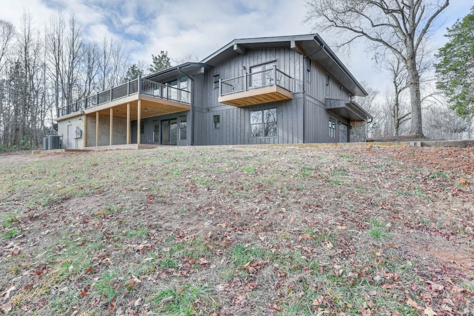 'the Duck Farm' Sugar Tree Hideaway w/ Yard!