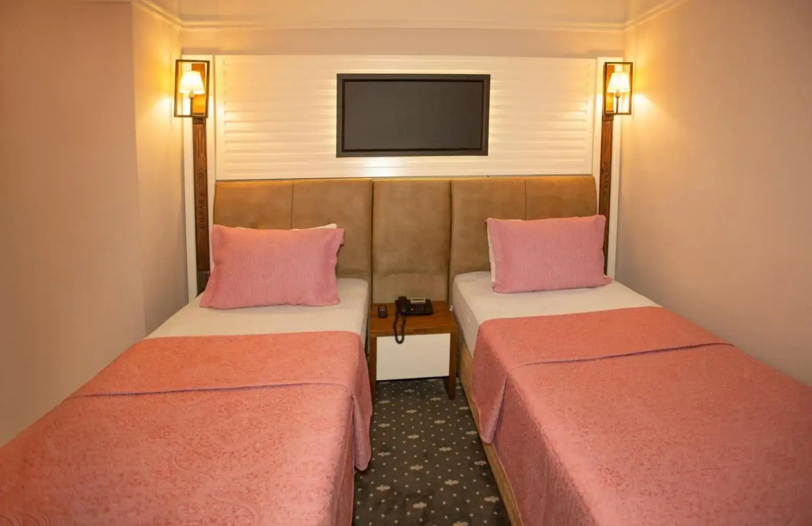 Jolnar Garden Hotel