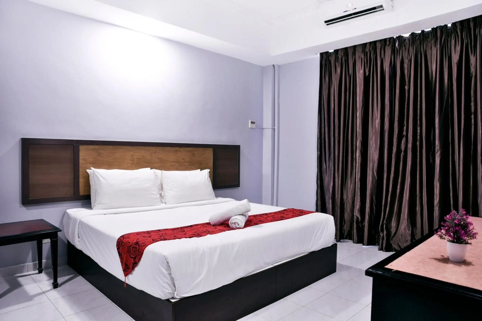 Leisure Cove Hotel & Apartments