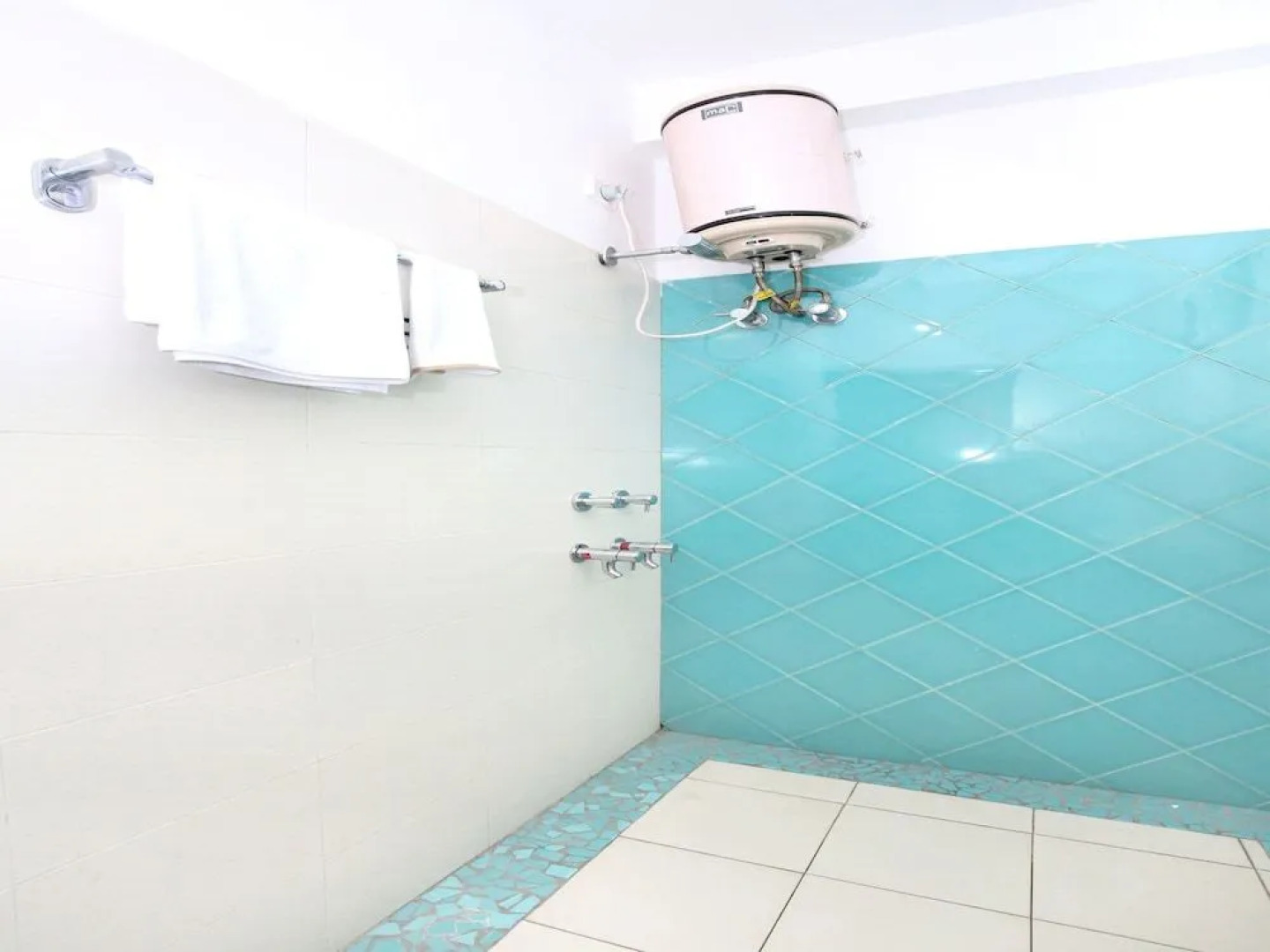 OYO 10985 Home Spacious 1BHK Barog