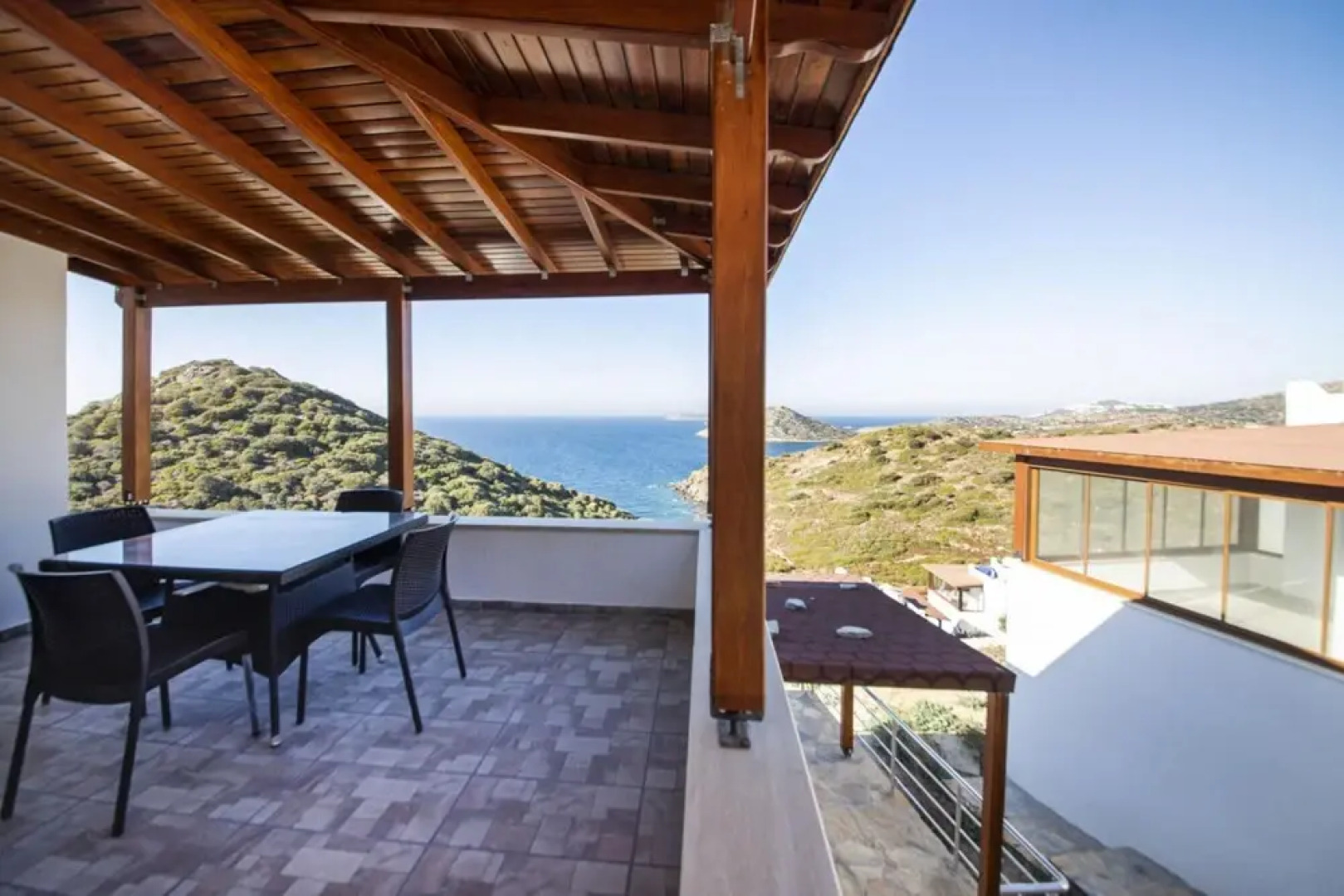 Peaceful House With Private Beach in Gumusluk