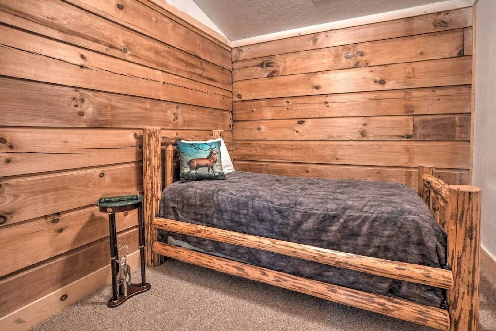 Brookings Vacation Rental Lodge on 88 Acres!