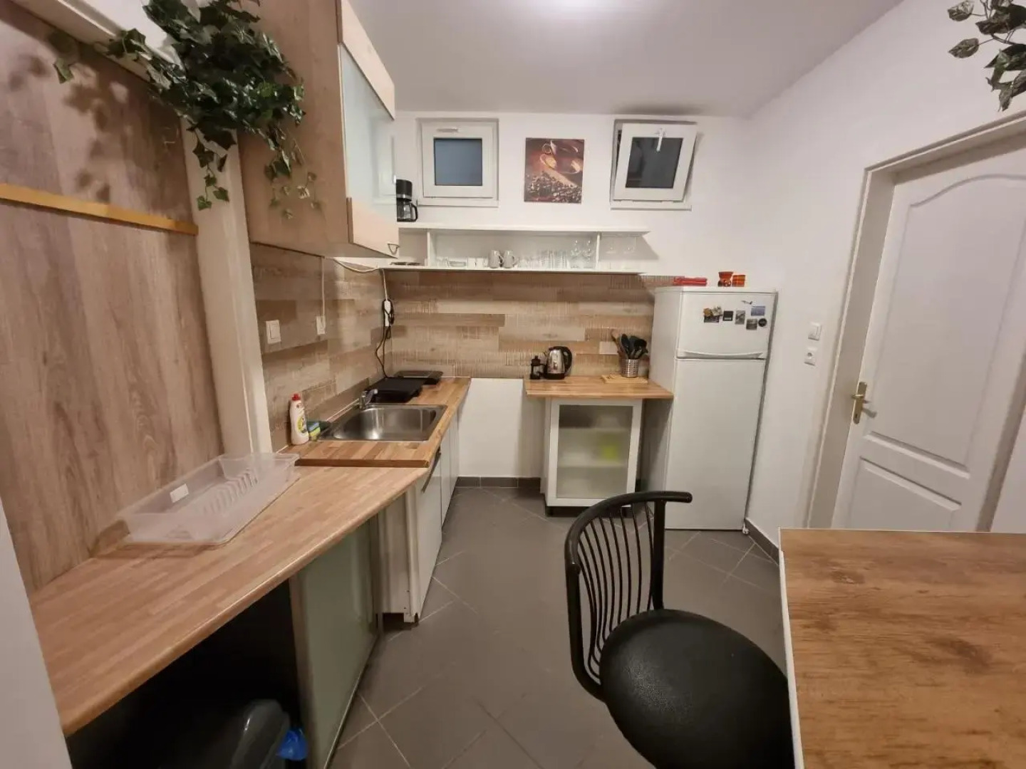 Viktria Vzparti Medencs Apartman