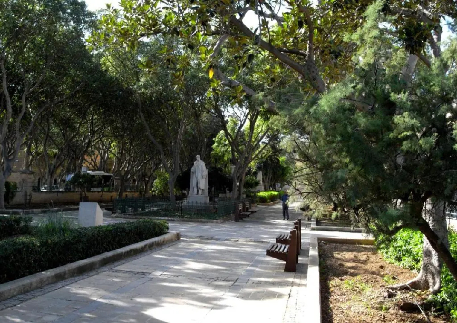 Stylish Apartment Steps From the Capital