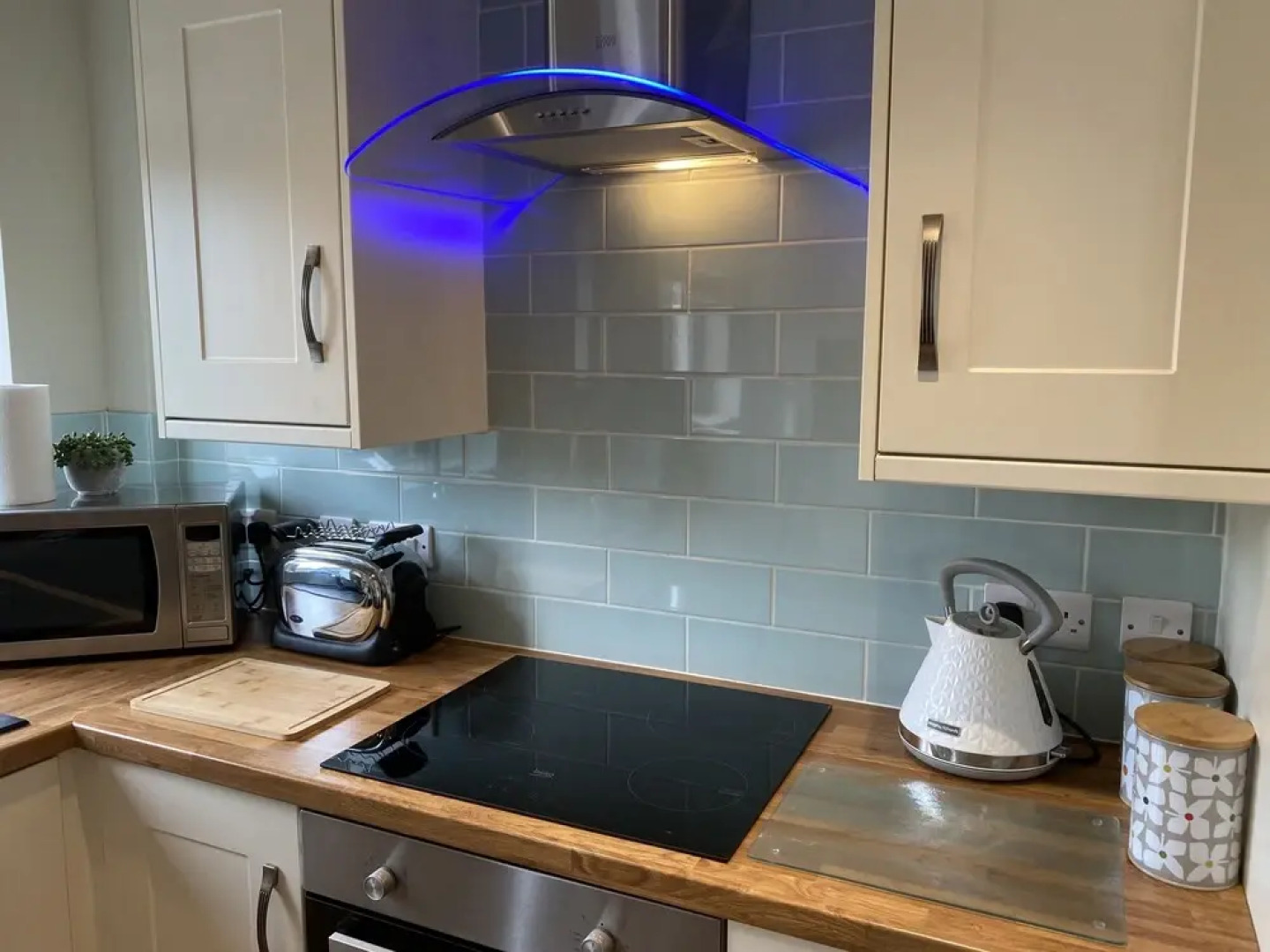 Modern 2-bed House and Parking Tibshelf Derbyshire