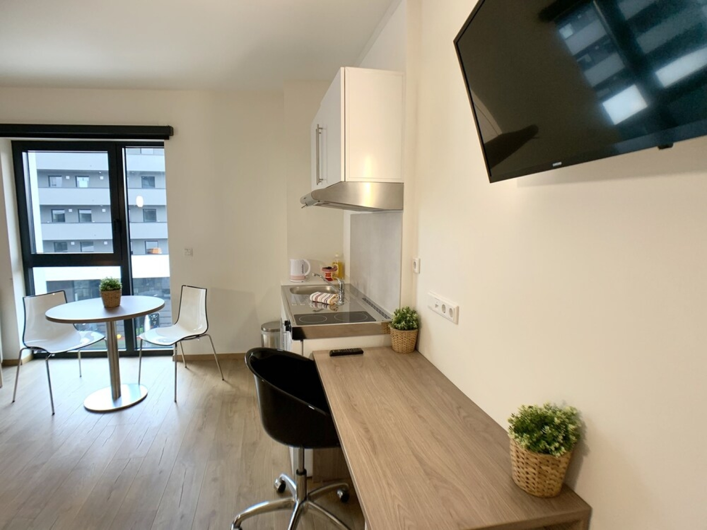 Modern Studio + Gym & Shopping Mall 5 min walk