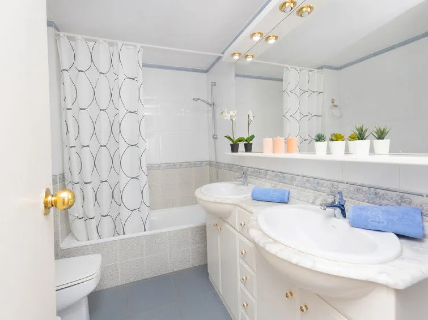 Front Beach - Four Bedroom