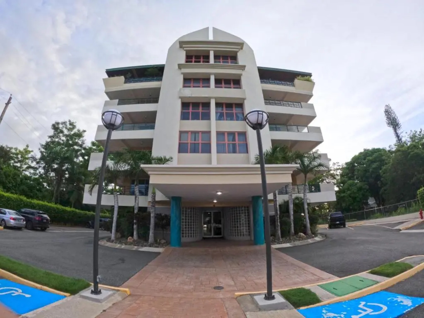 In Joyuda Beach, Apartment with Pool & Basketball Court