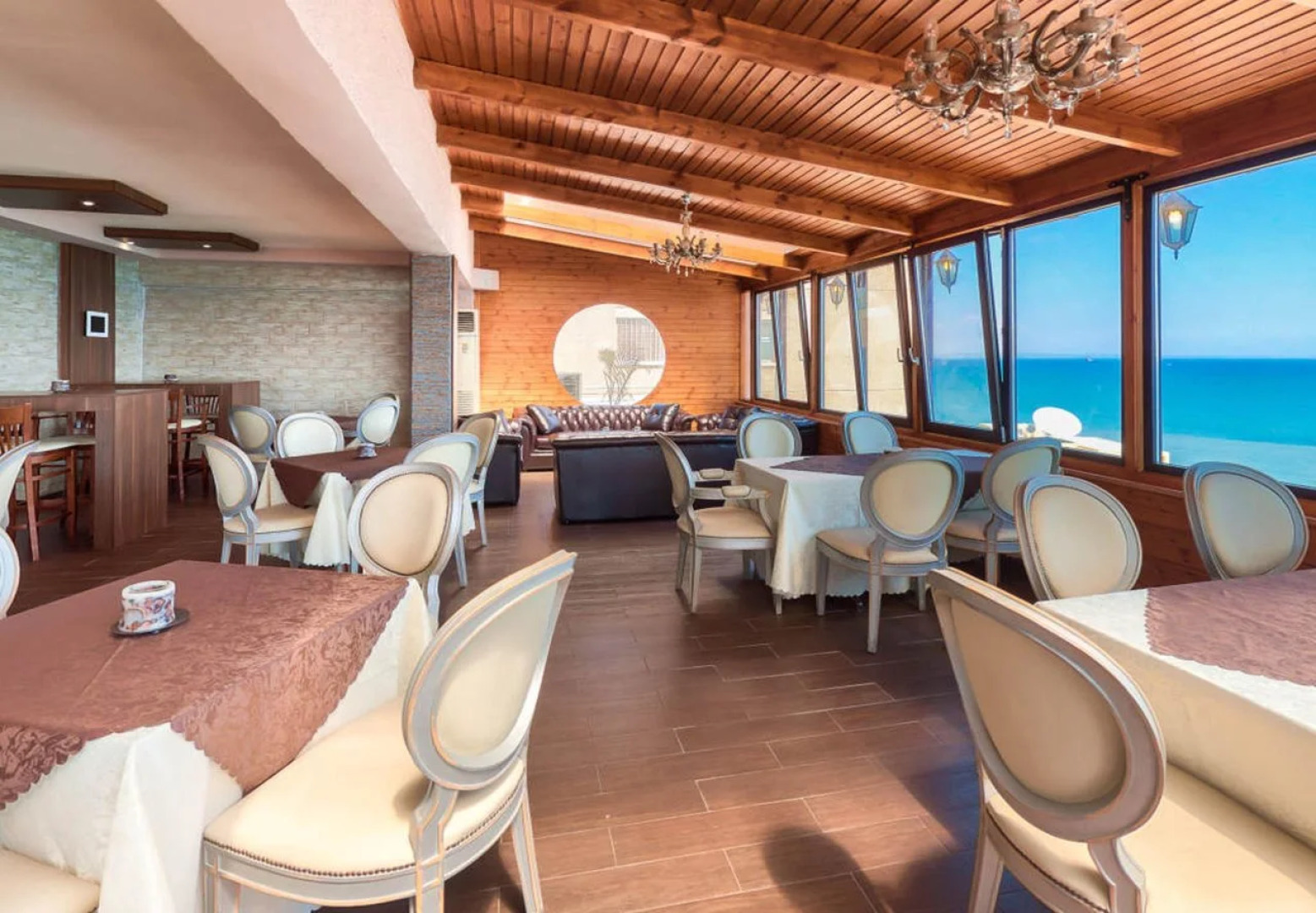 Mackenzie Beach Hotel & Apartments