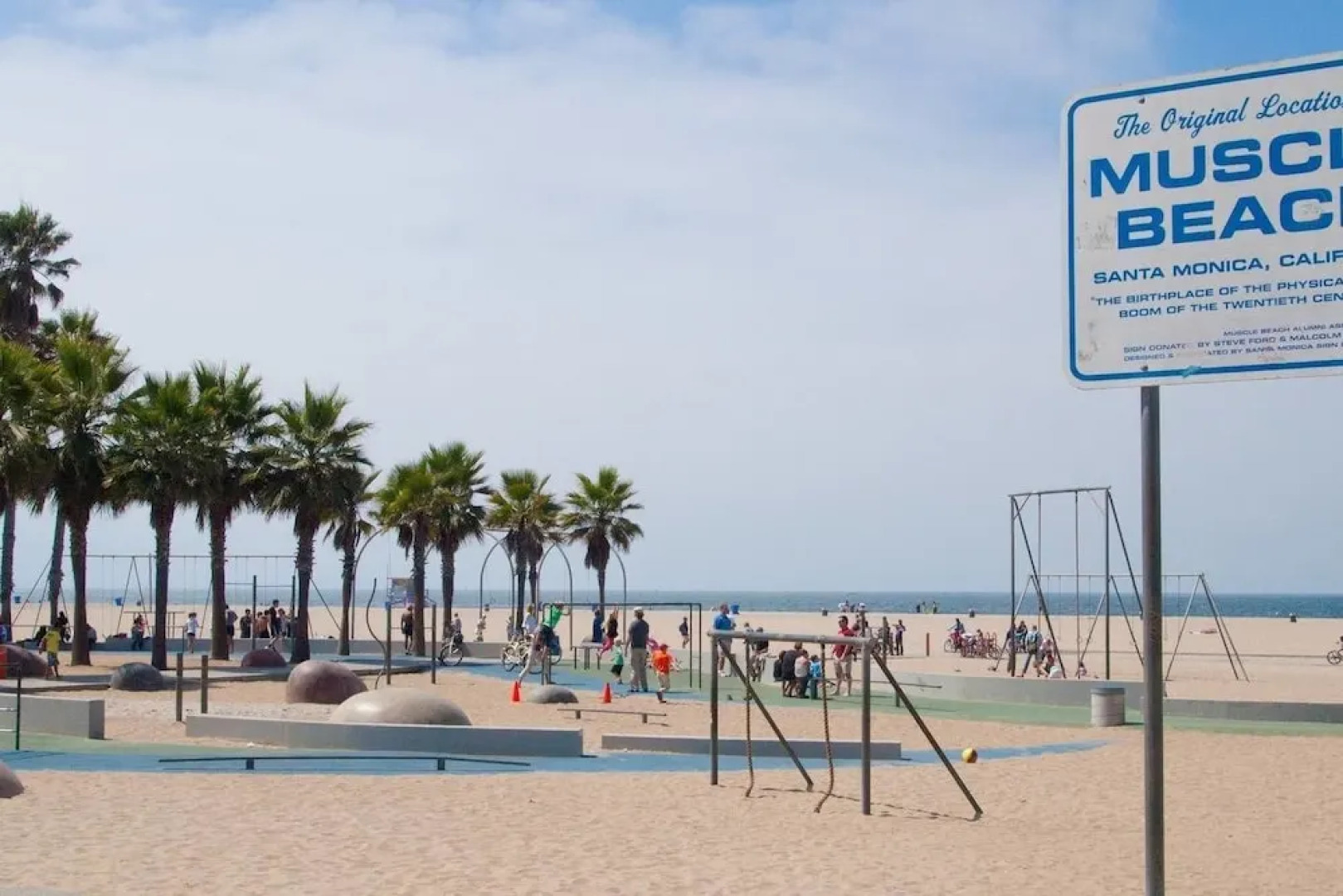 One Bed/1Bath + Private Balcony WALK TO BEACH