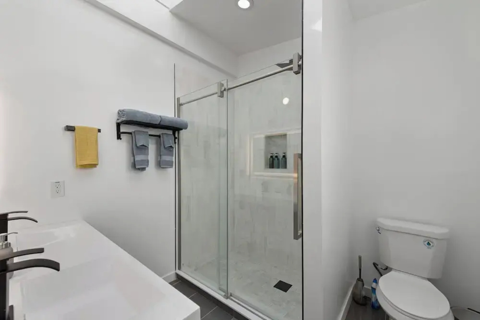 Stylish & Spacious Retreat in Downtown Bellevue