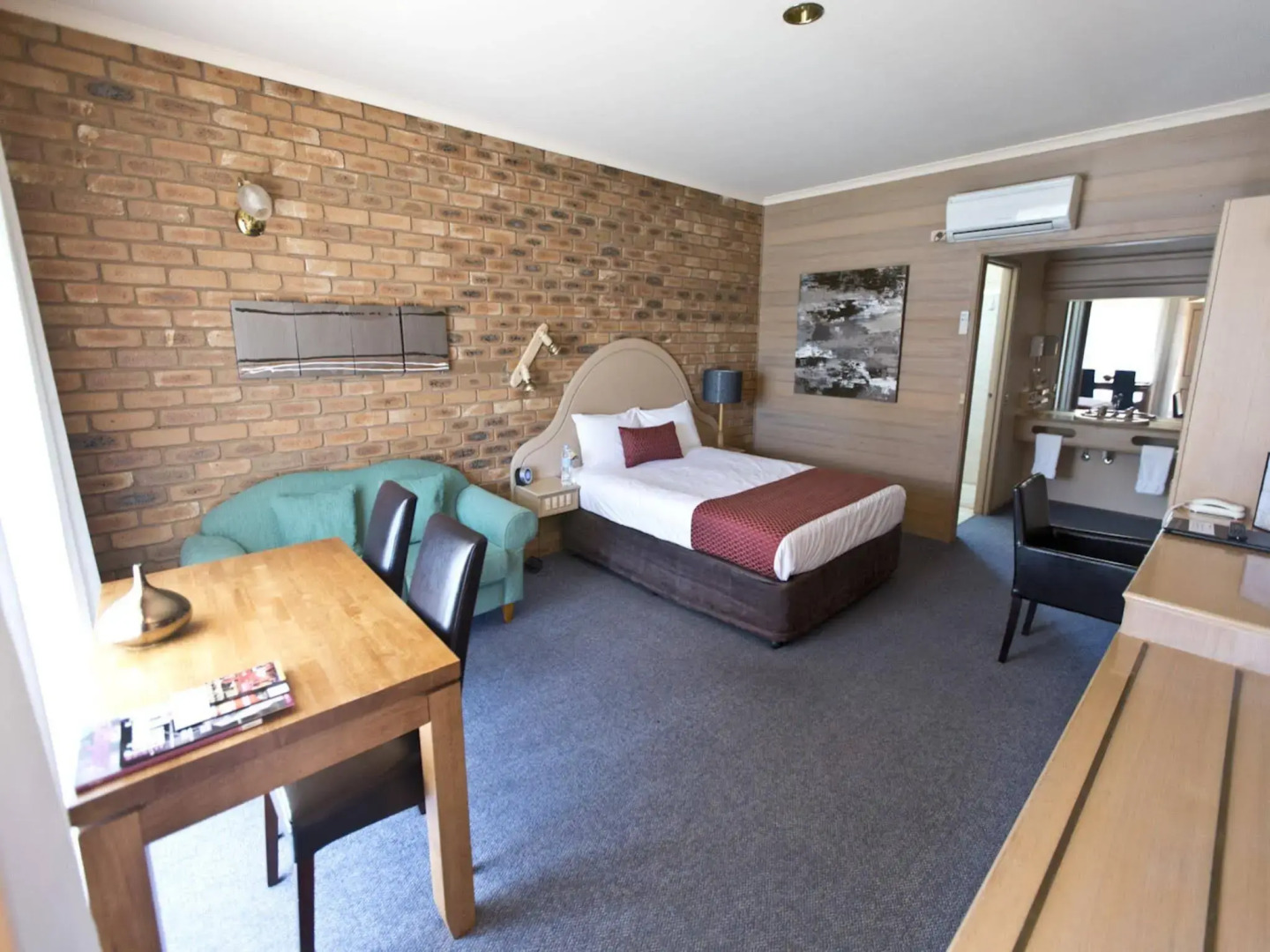 Quality Inn Colonial