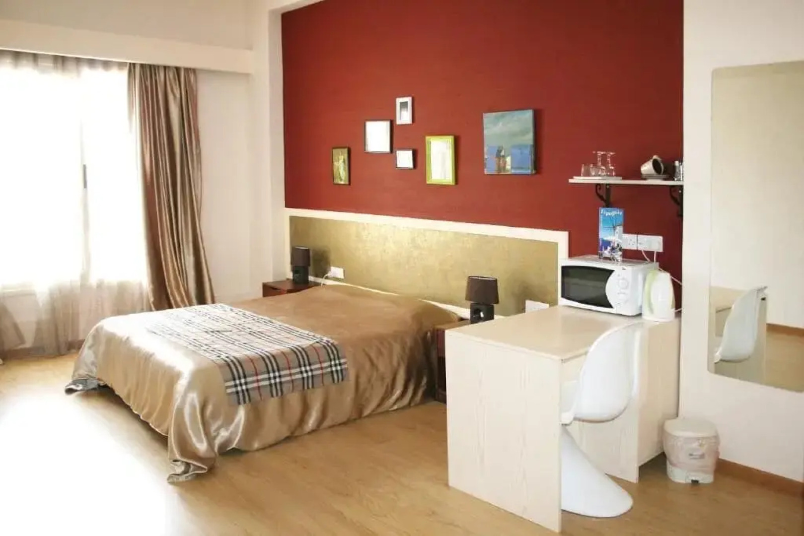 Sunrise Arches Apartments