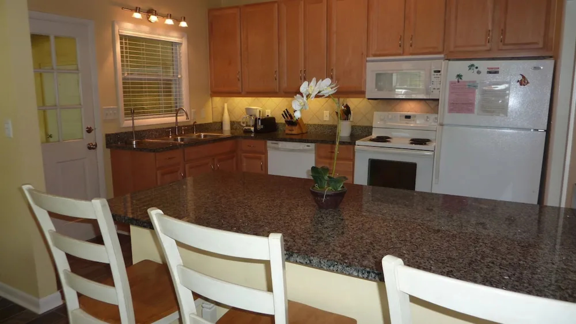 Mellow Yellow - 3 Br Home