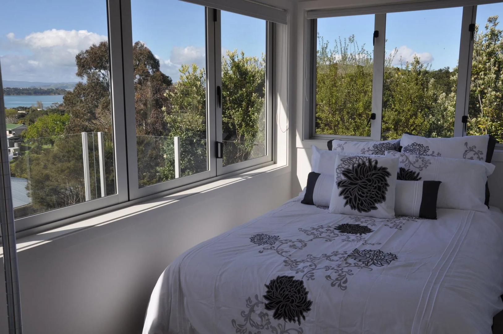 Tiri Cottage - Seaviews in Oneroa