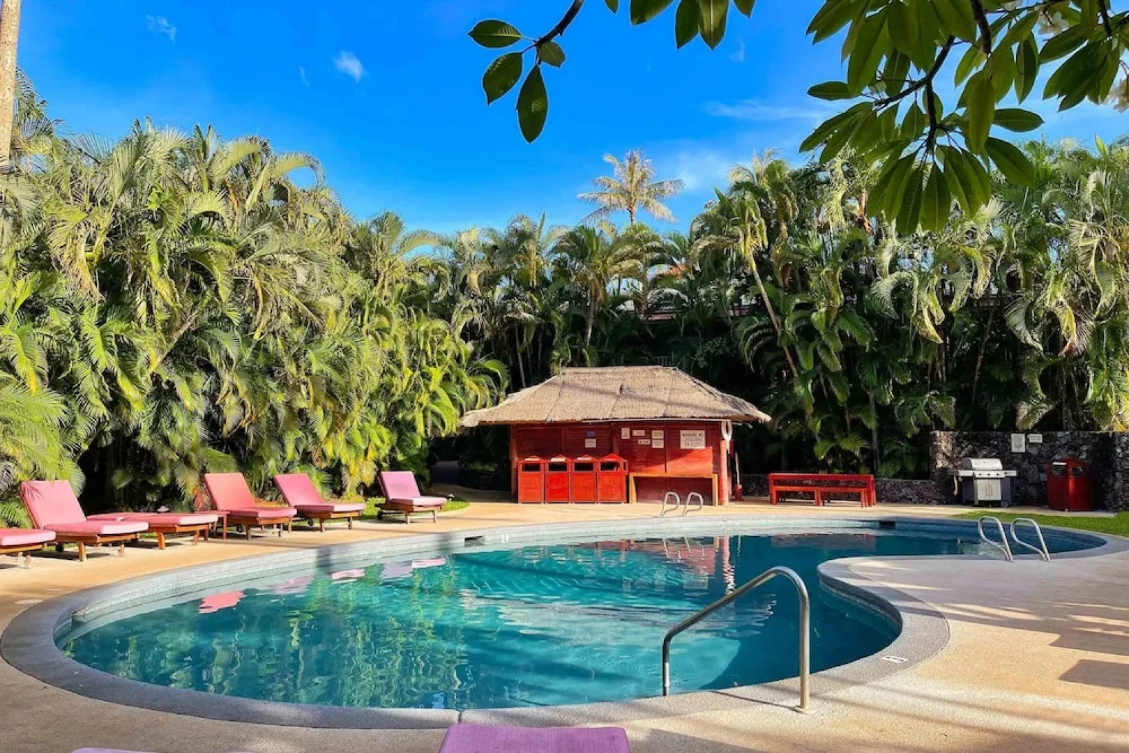 Aina Nalu 2bd/2ba 2 Bedroom Condo by Redawning