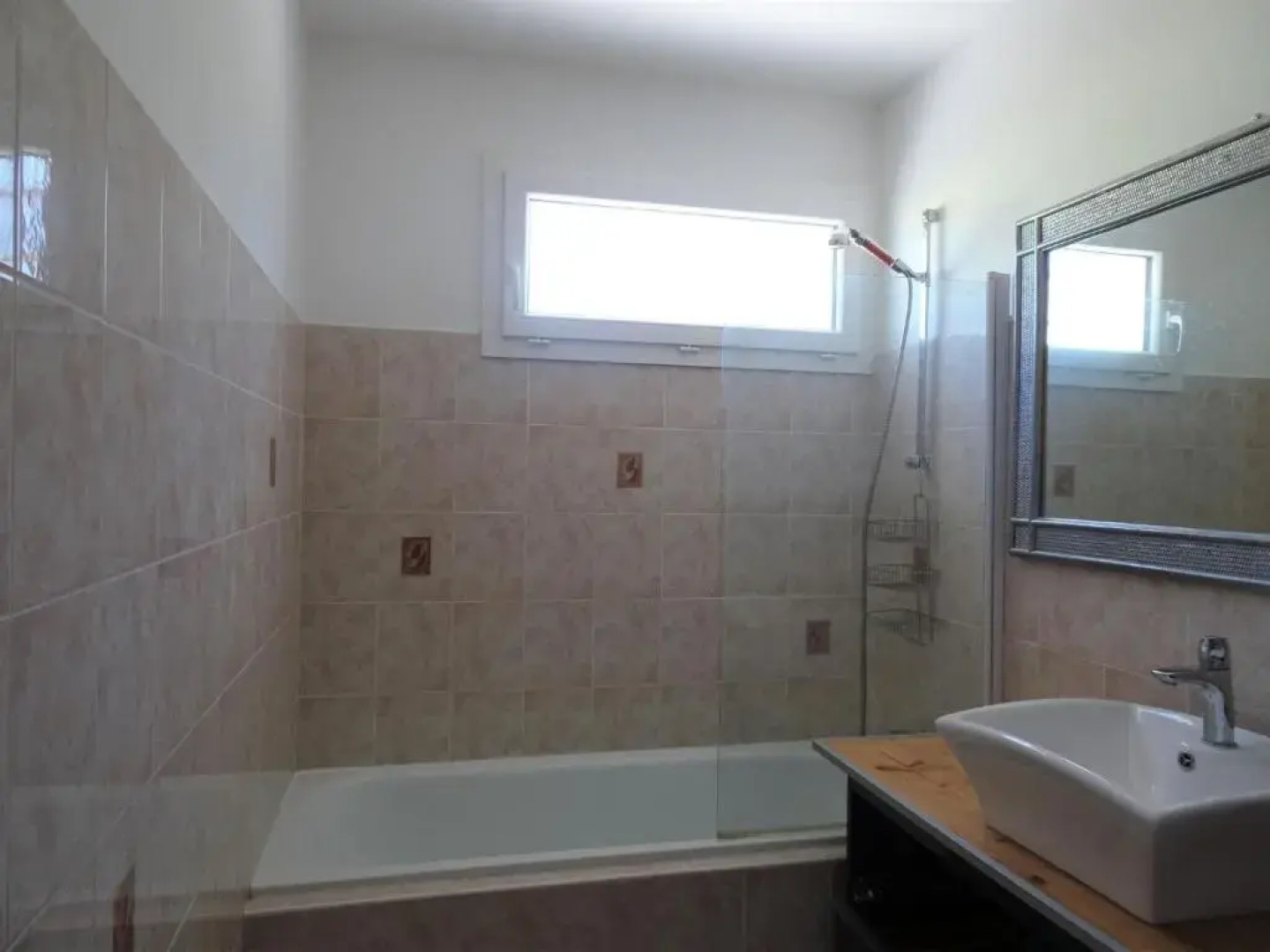 Comfortable Bungalow, Pink Granite Coast