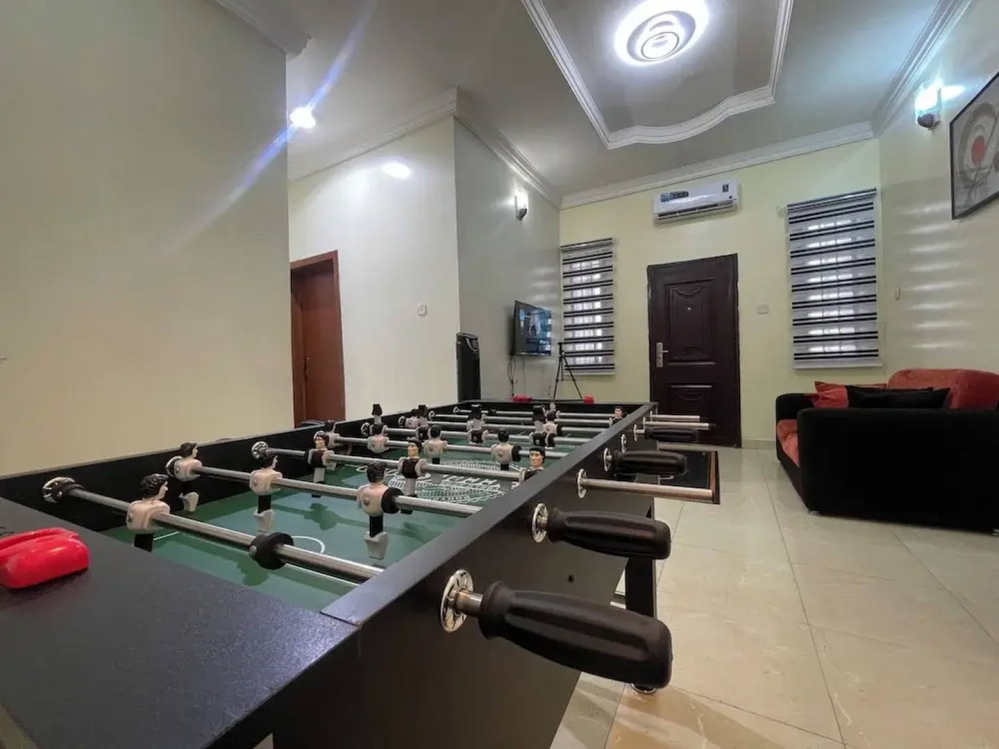 Luxury 4 BR Apt w Parking, Hot Tub, Magodo Estate