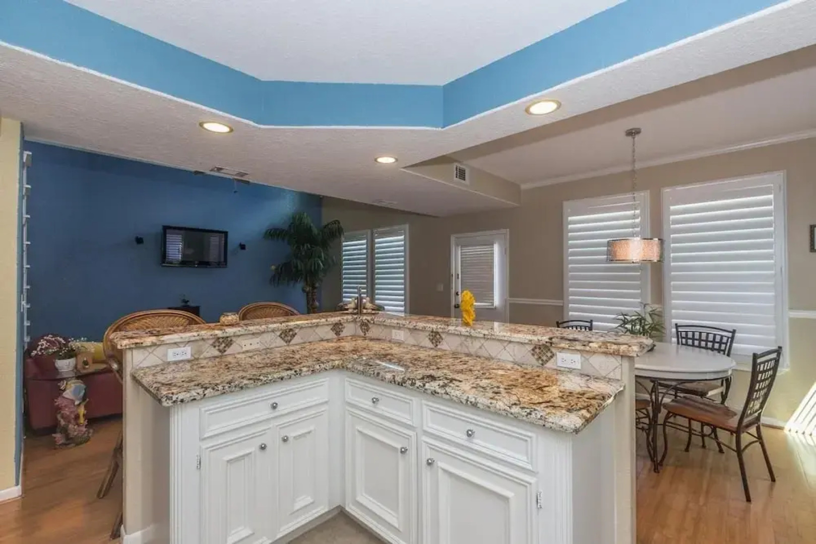 Tropical Oasis In Beautiful Galveston-tiki Island 3 Bedroom Home by Redawning