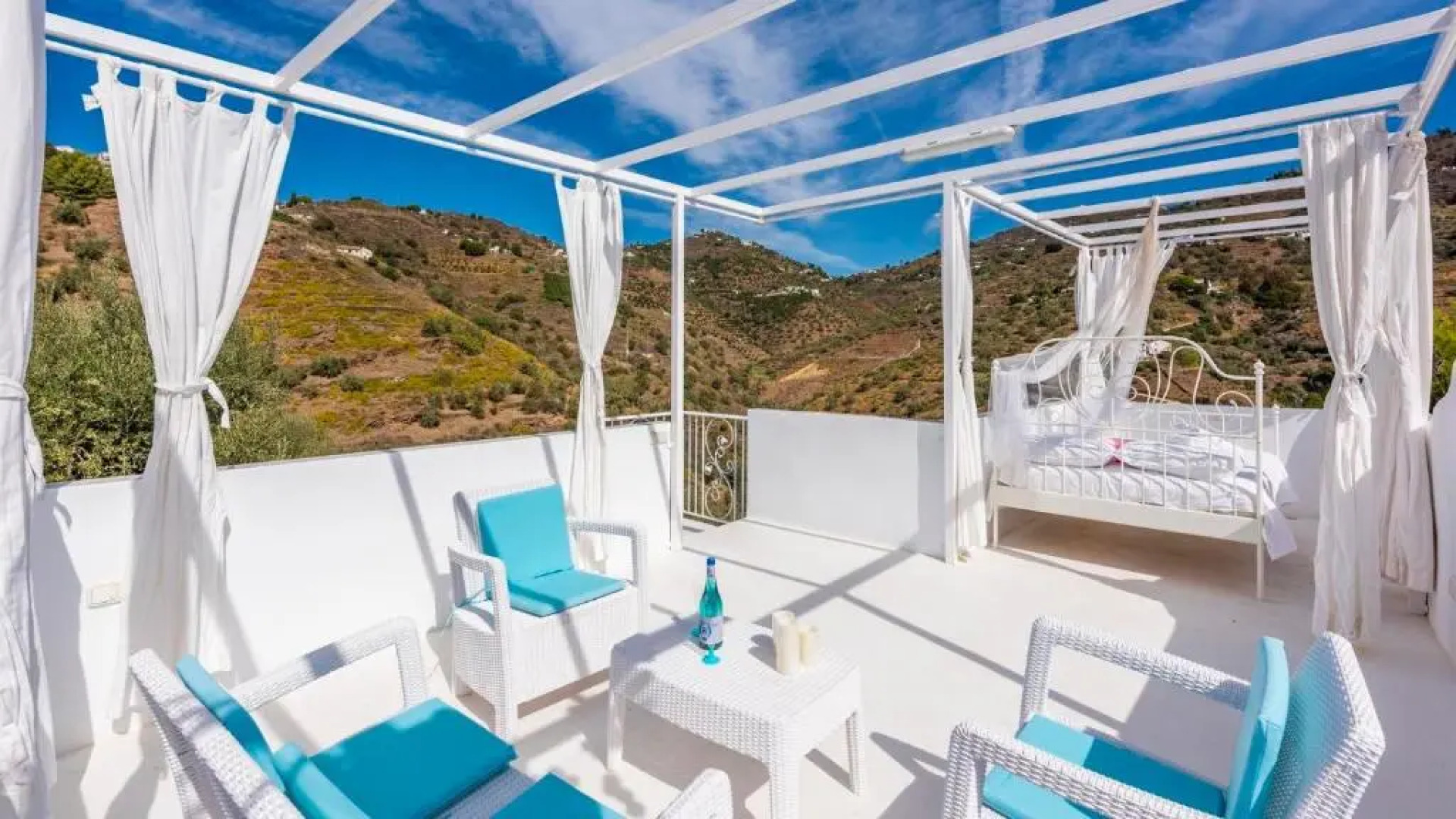 Villa Felicidad Sayalonga by Ruralidays