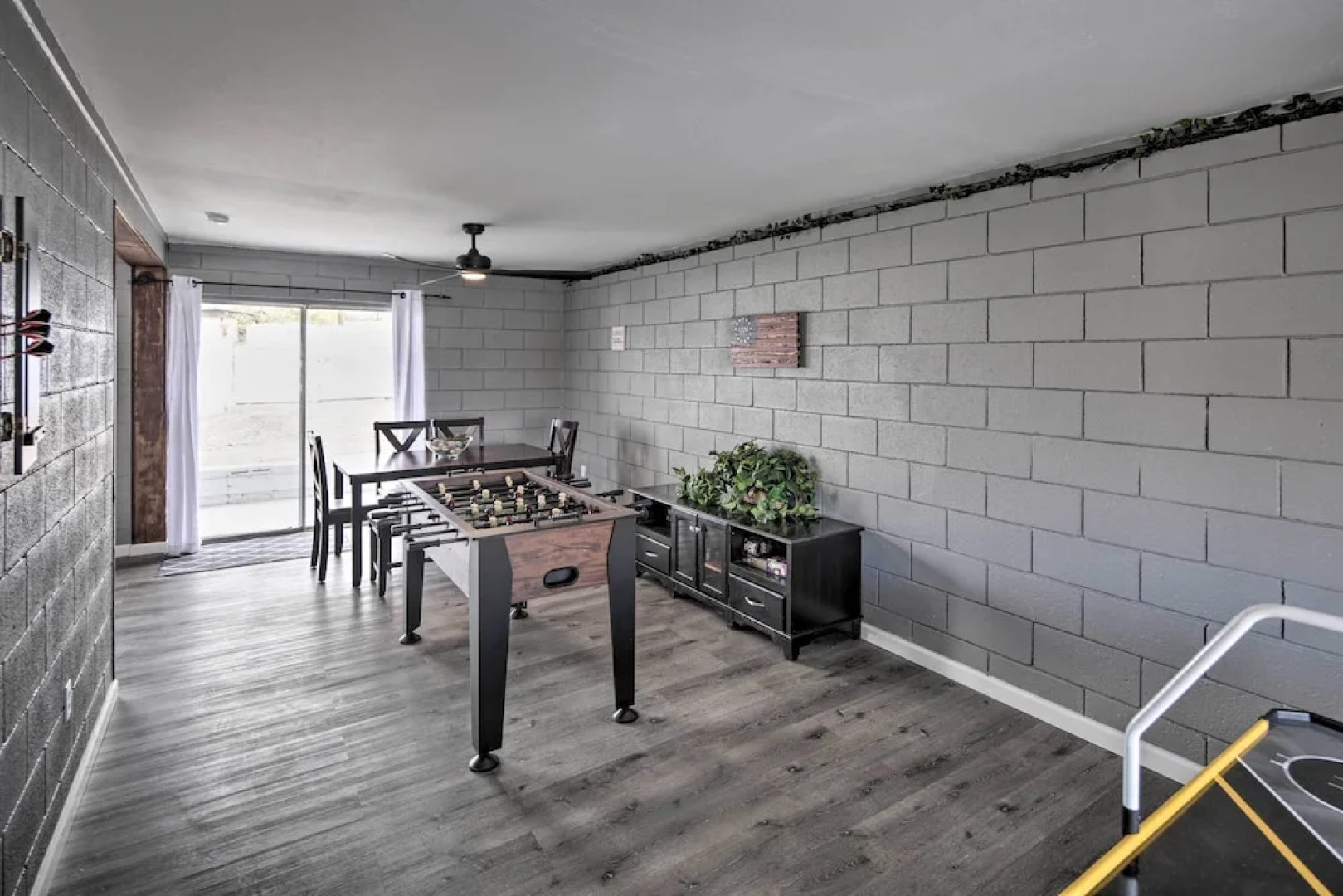 Centrally Located Gem With Laughlin Strip Views!