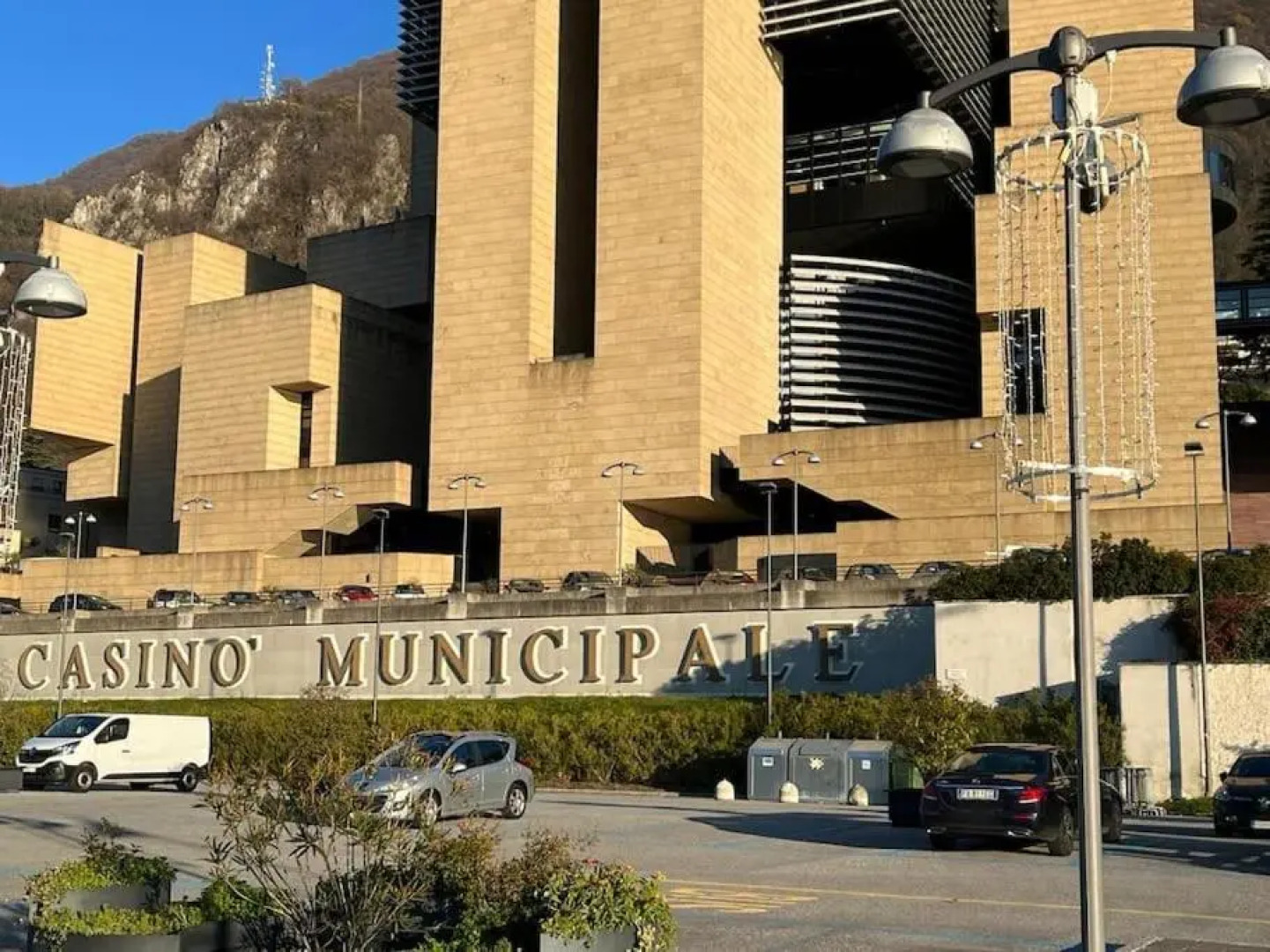 NEW! Bellavista Residence Wraparound Lake Views