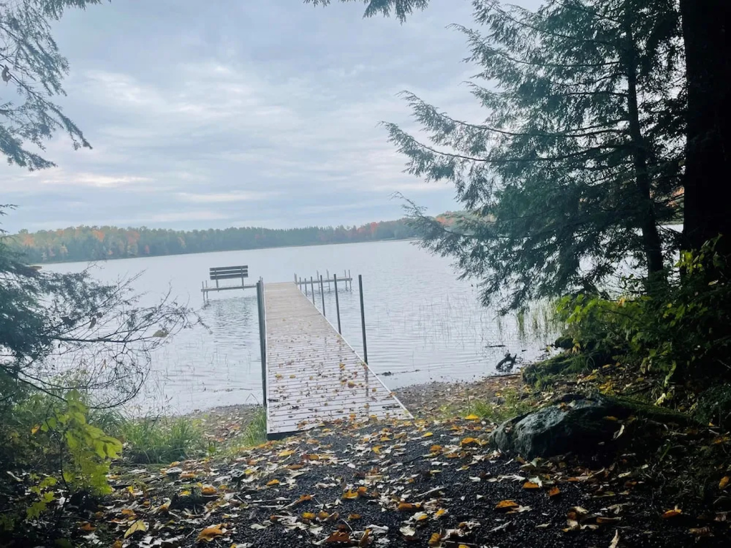 Taylor Lake Point 3 Bedroom Hotel Room by RedAwning