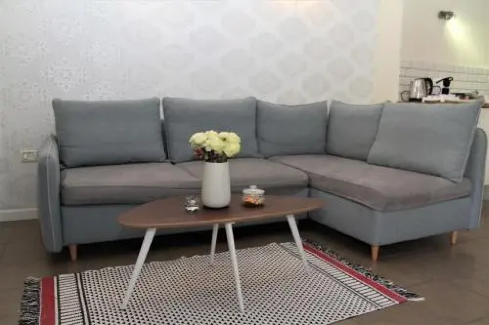 Red and White אדום לבן